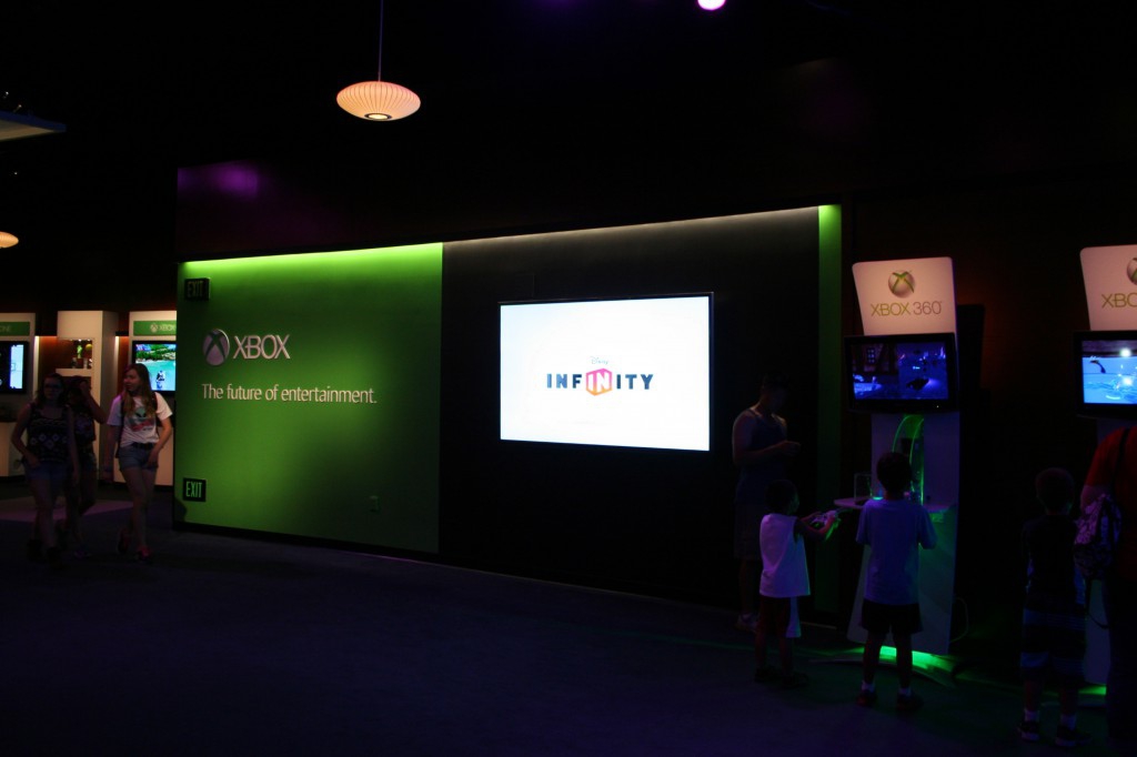 Inside Innoventions, a number of personalities sing the praises of Disney Infinity
