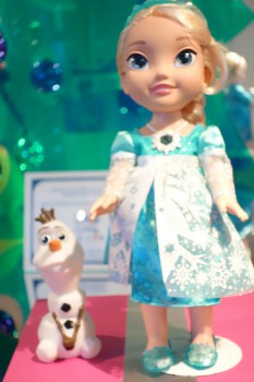 Frozen Snow Glow Elsa_14486167706_l