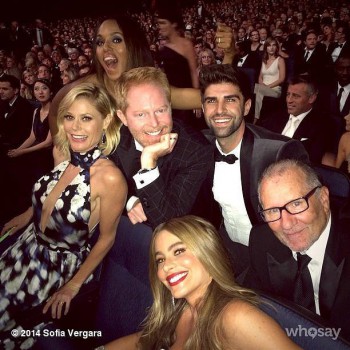 Modern-Family-crew-huddled-up-group-shot