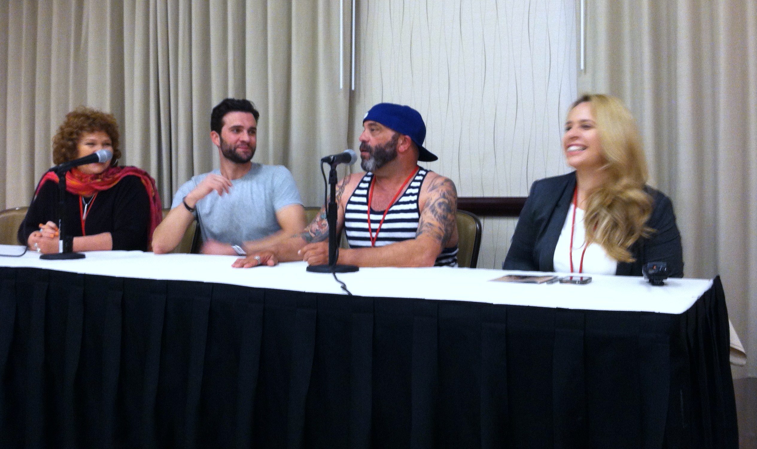 Cast members meet the Regal Con press. From left to right, Beverley Elliott, Gil McKinney, Lee Arenberg, and moderator Liz Schleder