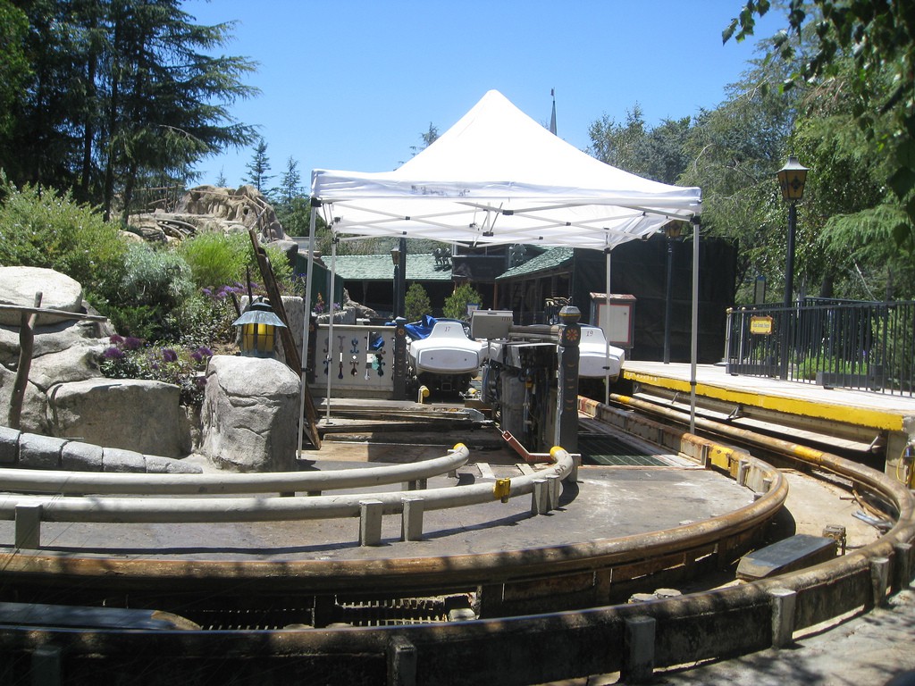tubular steel track Matterhorn Disneyland