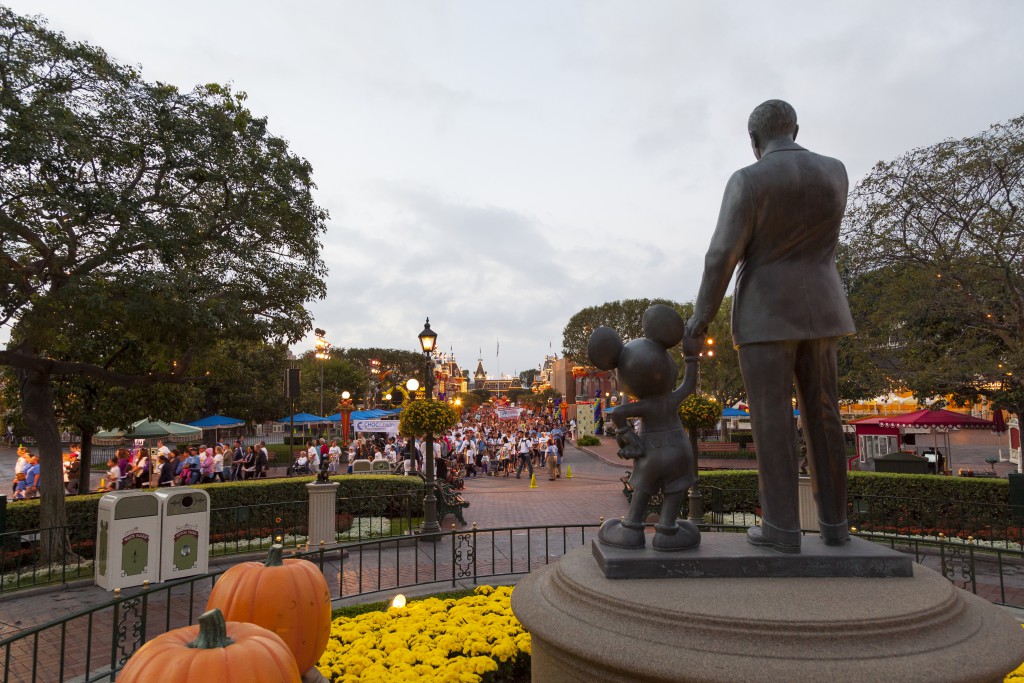CHOC Walk 2013 Main St 9-18-15