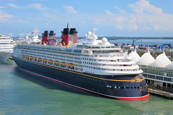 Disney_Wonder_2013-04-13