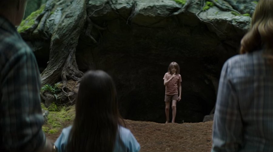 Pete (Oakes Fegley) prepares to introduce his new friends to Elliot