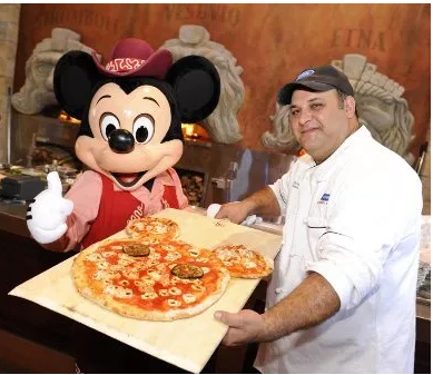 Itsa time for pizza - with Mickey!