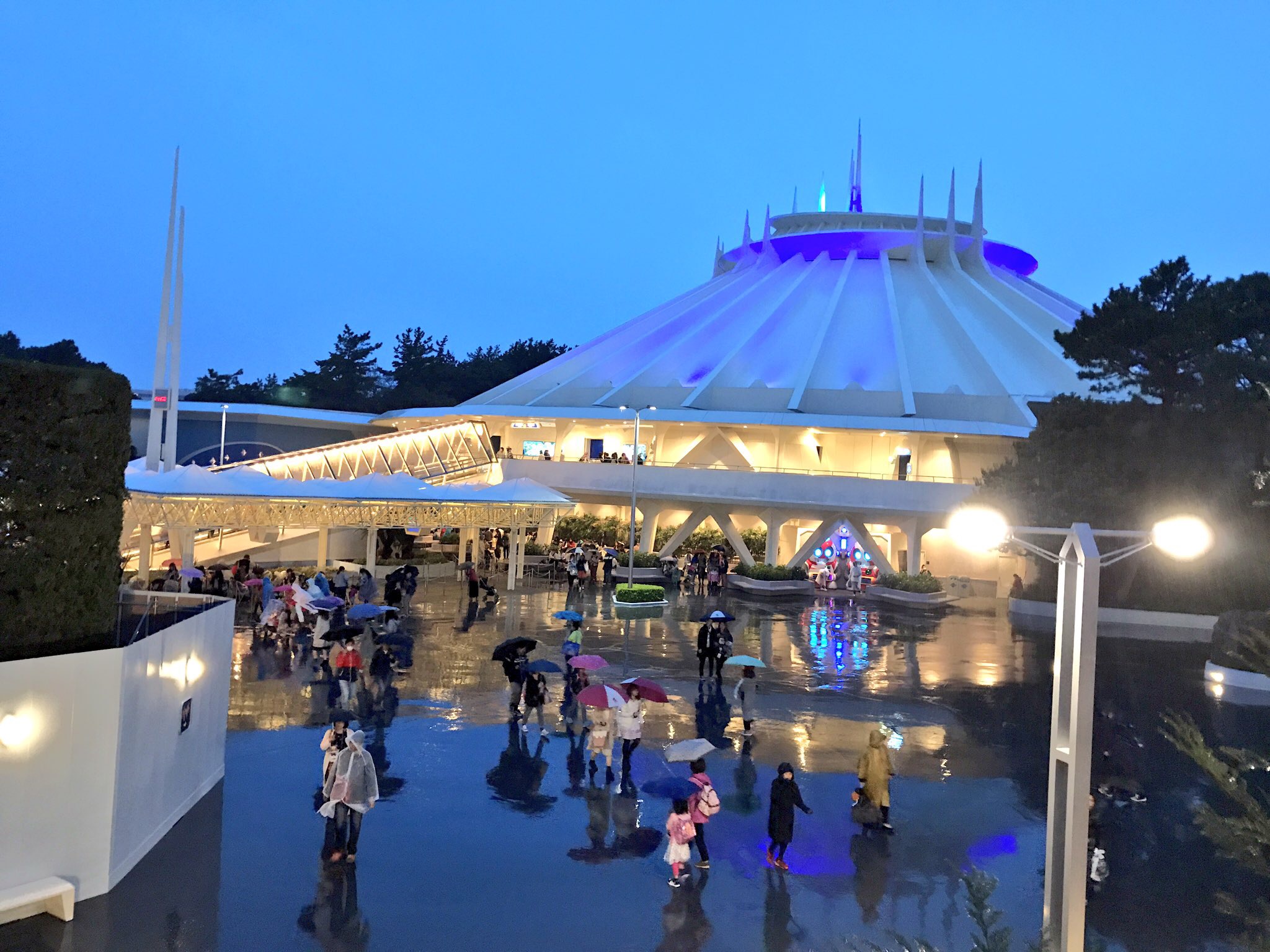 Space Mountain Tokyo Disneyland