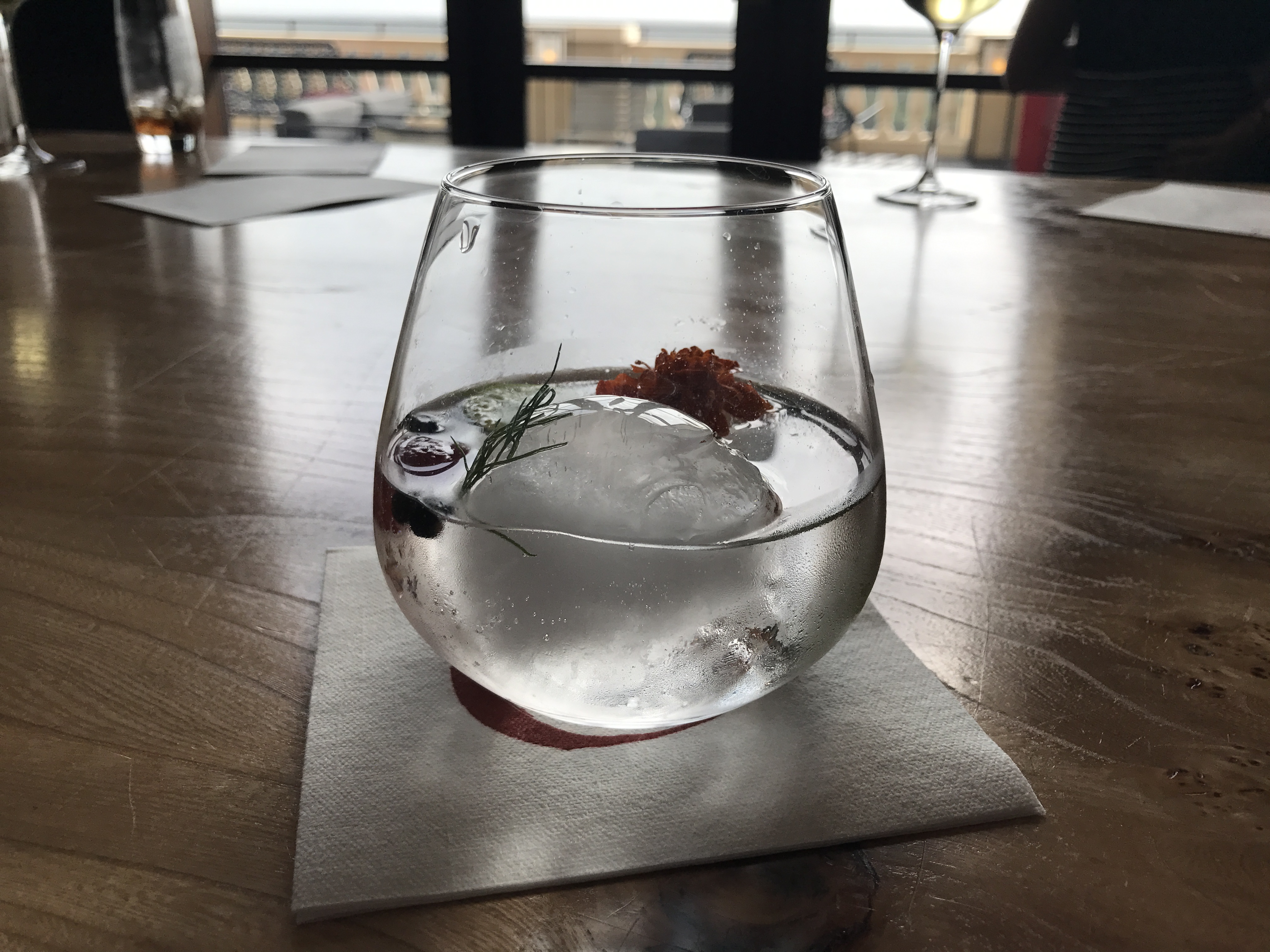 Capa GinTonic - Caorunn Gin, Fever Tree Mediterranean, Apple, Key Lime, Botanicals