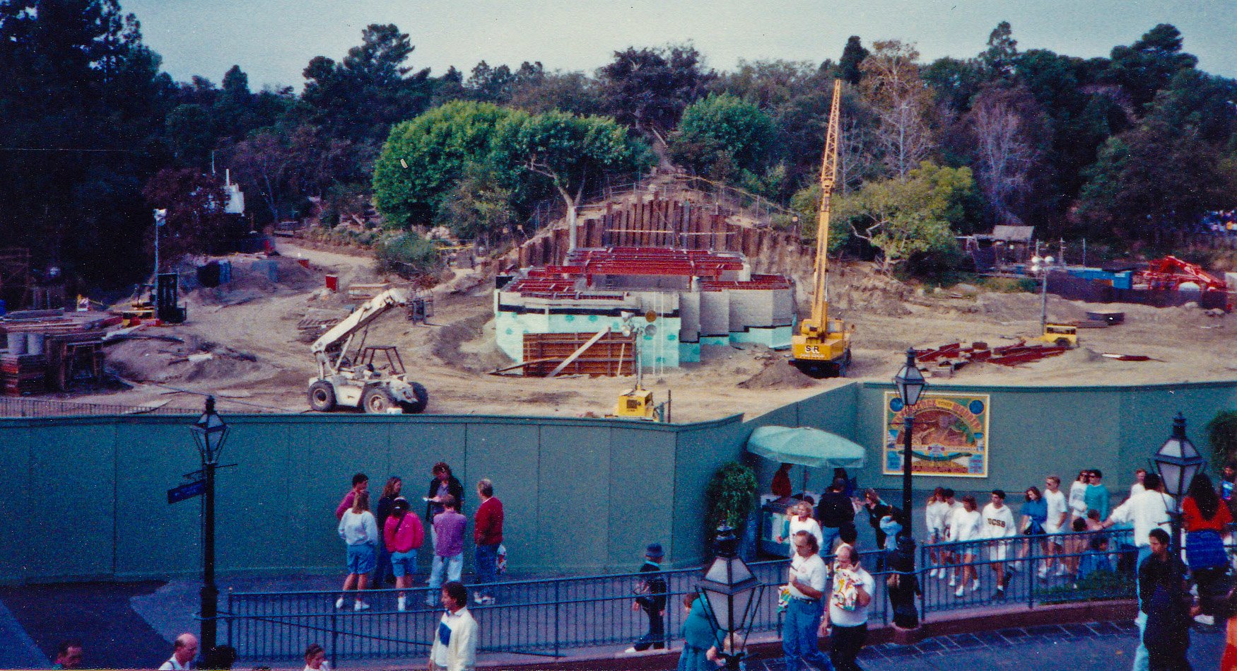 Disneyland - Fantasmic! Construction