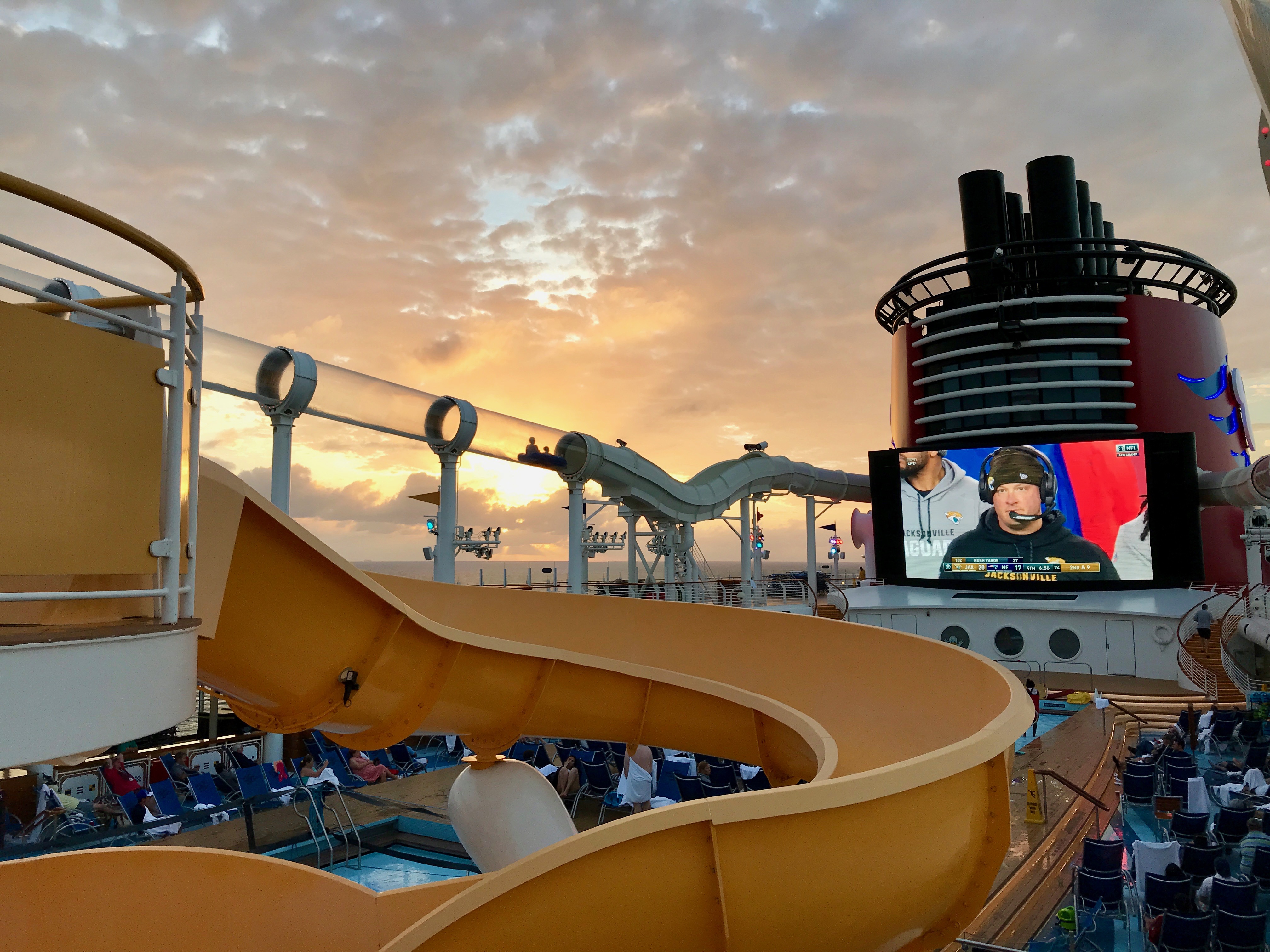 Disney Cruise Line - Disney Dream Main Deck