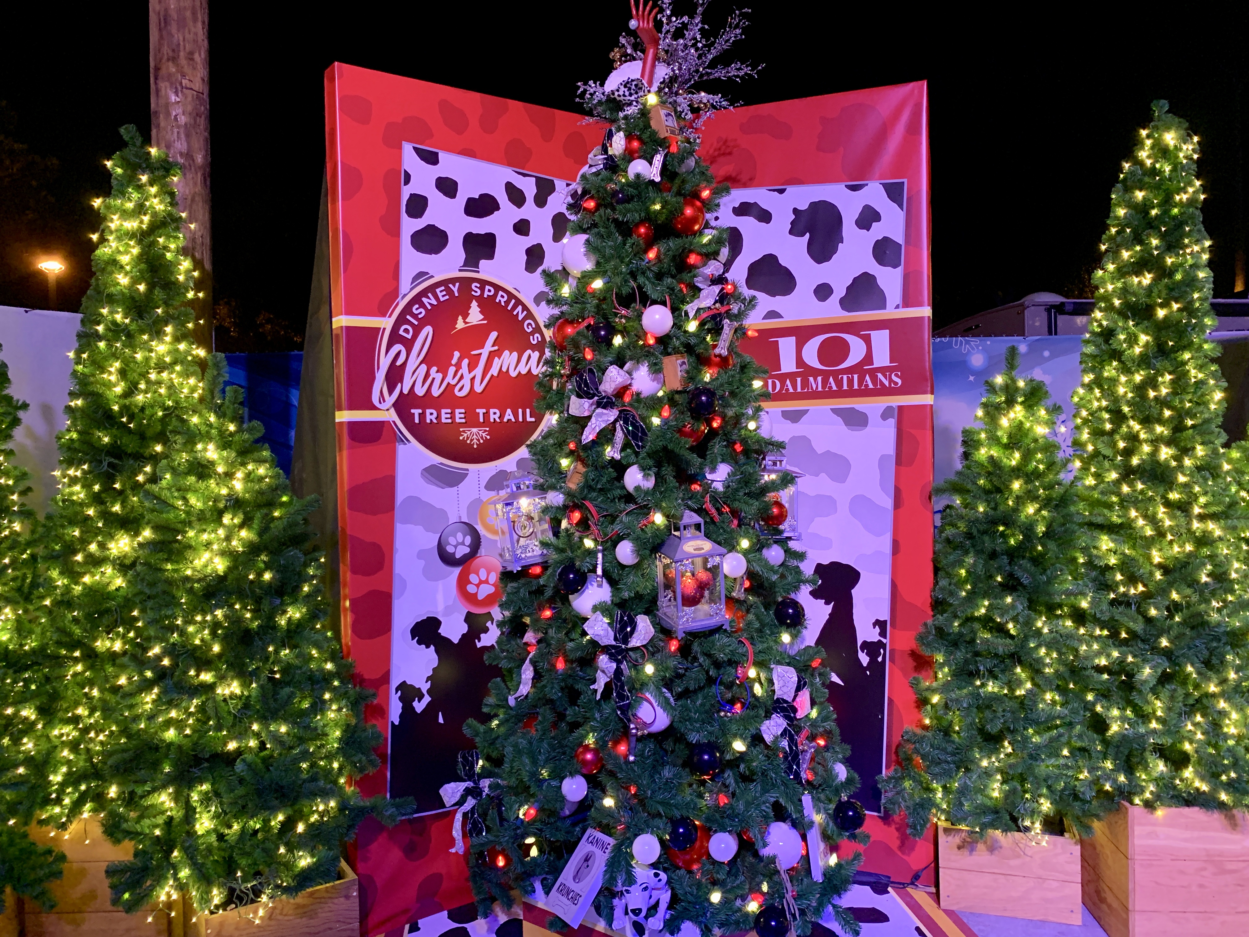 Disney Springs - Christmas Tree Trail 101 Dalmatians Tree