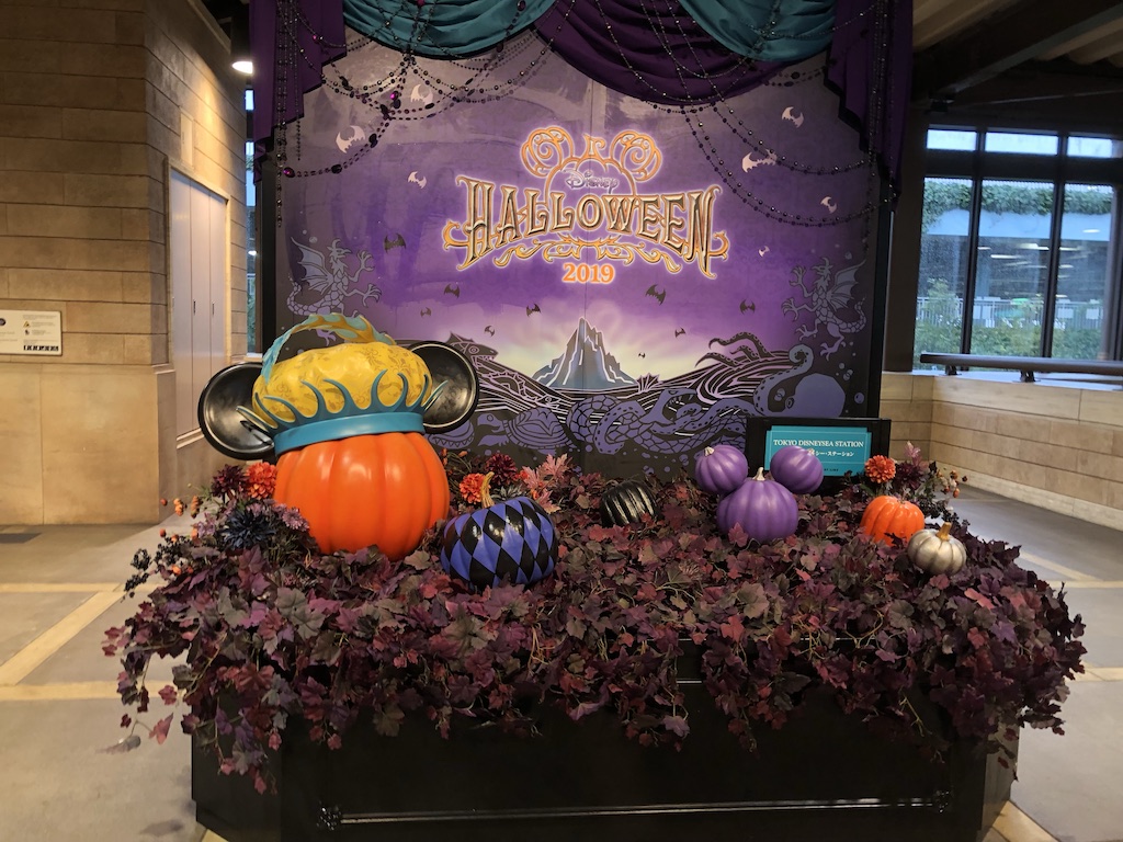 Monorail station decorations