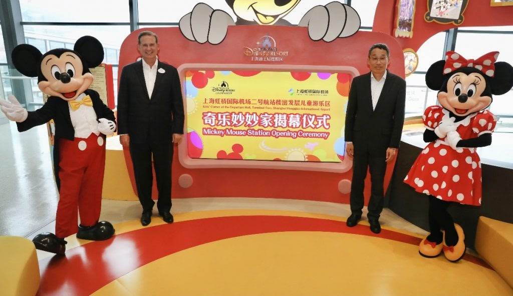 Leaders from Shanghai Disney Resort, Shanghai Hongqiao International Airport with Mickey Mouse and Minnie Mouse