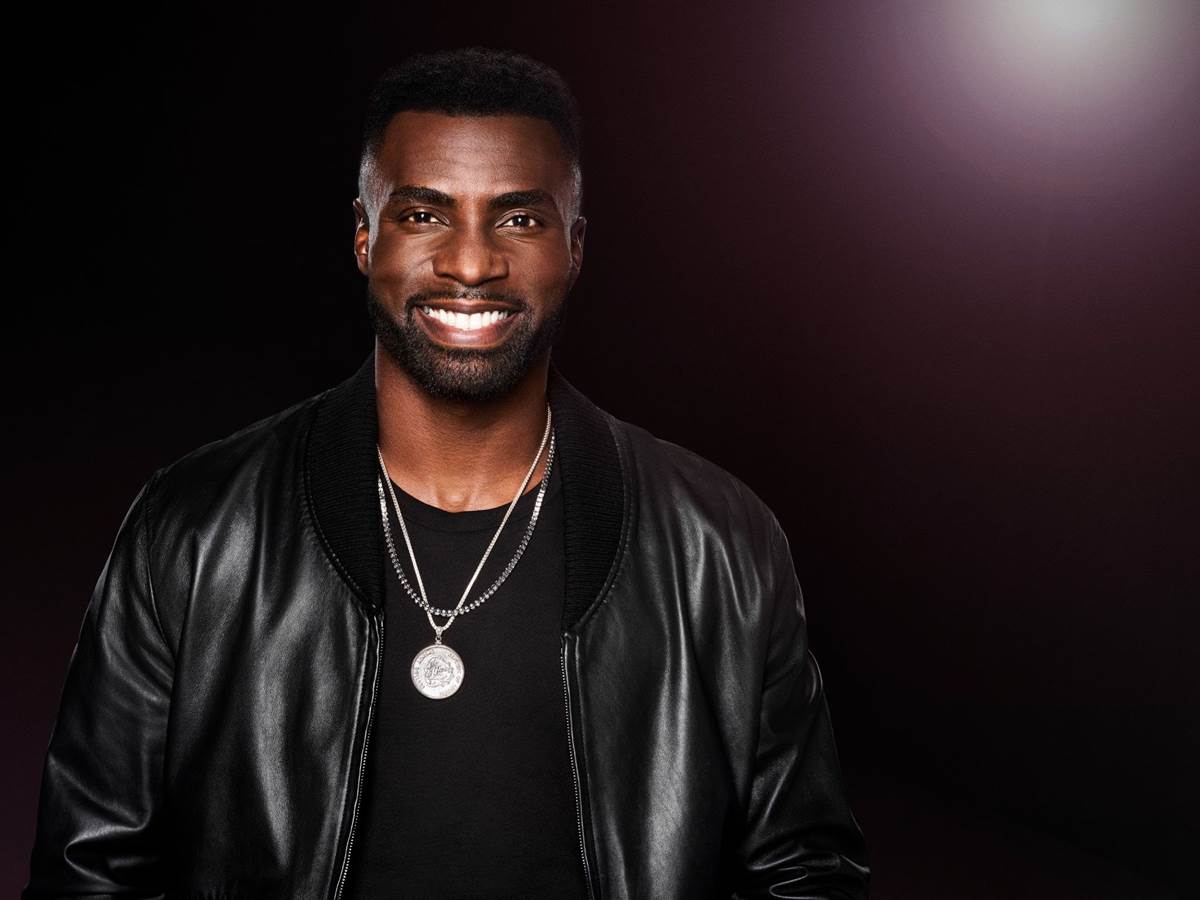 QUEENS – ABC’s “Queens” stars Taylor Selé as Eric Jones. (ABC/Gavin Bond)