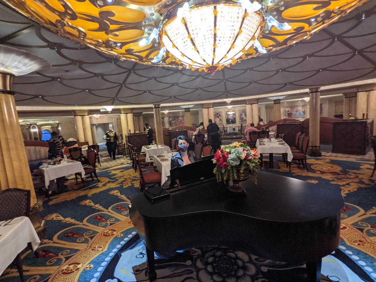 The Pianist in Royal Table