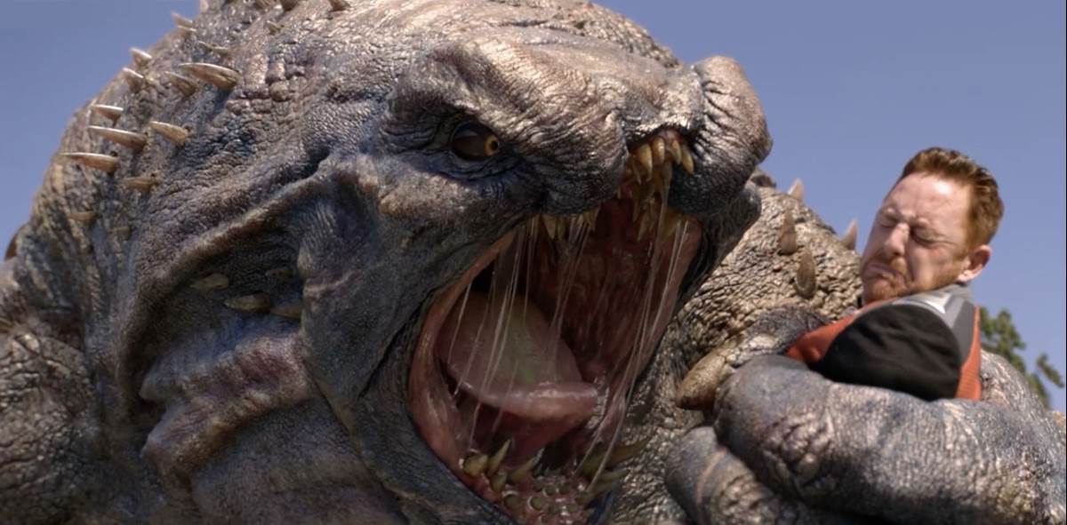 The alien Randall attacks Gordon