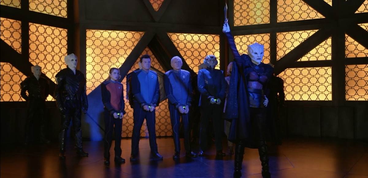 Teleya prepares to execute her prisoners before the Krill people