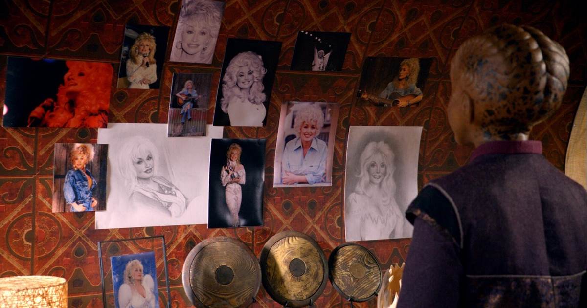 (Topa admire the many pictures of Dolly Parton in Haveenas writing nook)