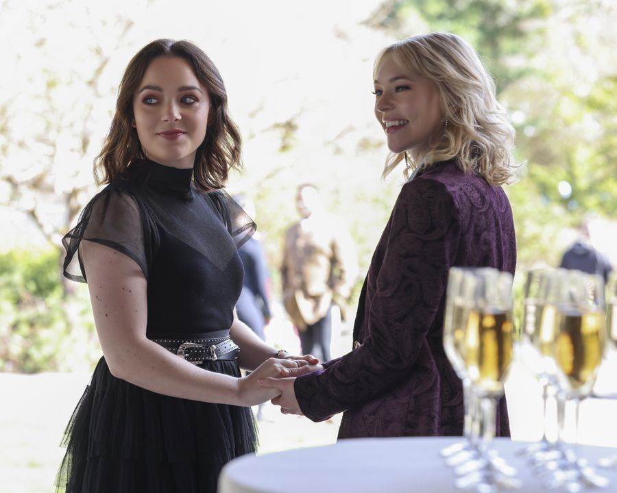 (Freeform/Justine Yeung) Amalia Holm, Taylor Hickson