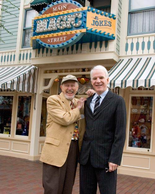 Wally Boag presented Steve Martin with his Disney Legend award in 2005.