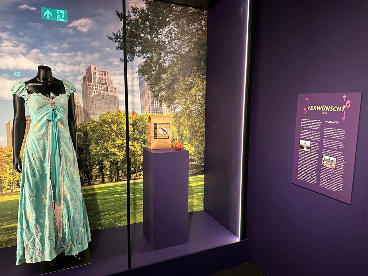 Giselle's (Amy Adams) costume from "Enchanted" (2007)