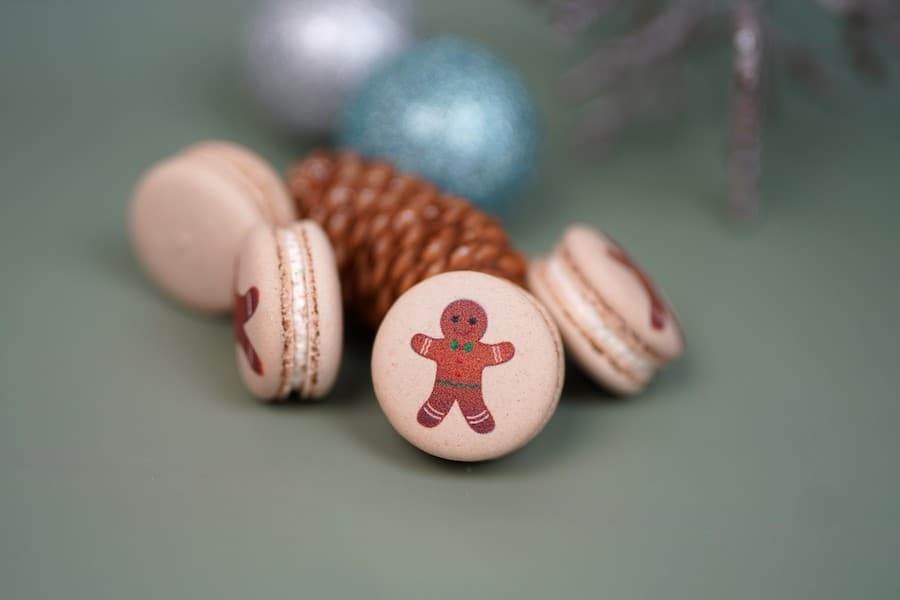 Gingerbread Man Macaron