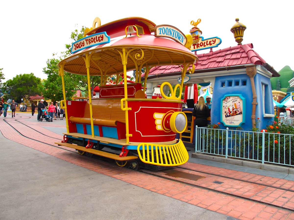 The Jolly Trolley in Disneyland's Toontown [Closed]