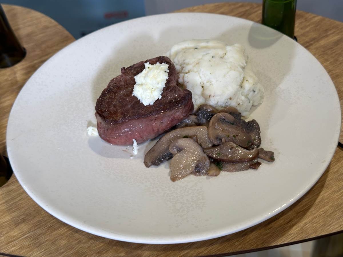 Canadian Filet Mignon served with Mushrooms, Boursin Black Truffle & Sea Salt Mashed Potatoes and a Boursin Black Truffle &
Sea Salt Whipped Butter (Canada)