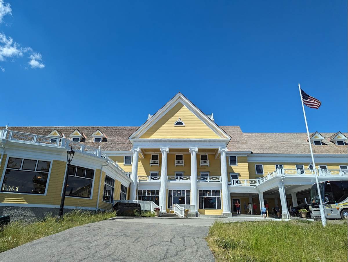 Lake Yellowstone Hotel