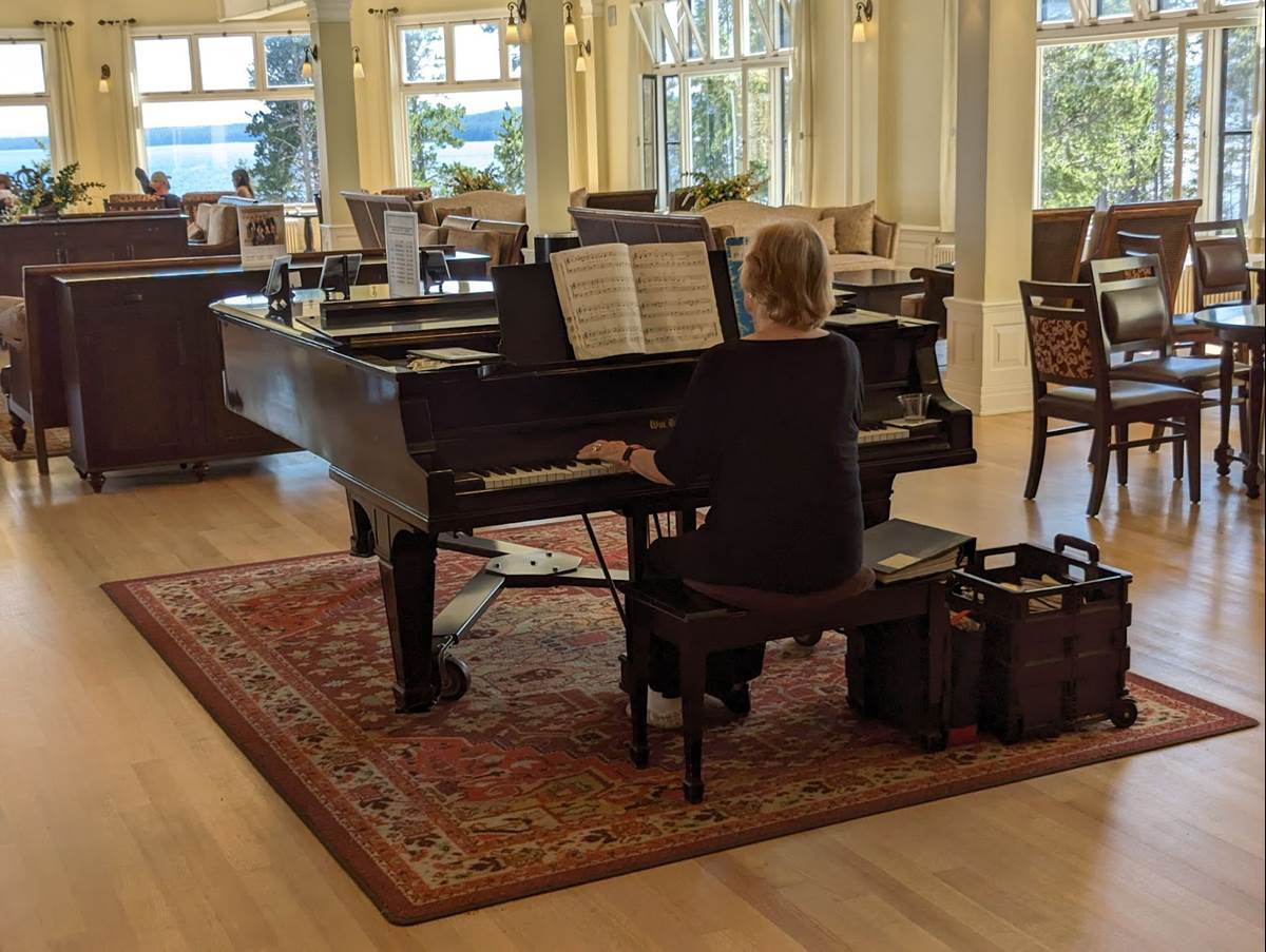 Lake Yellowstone Piano Player
