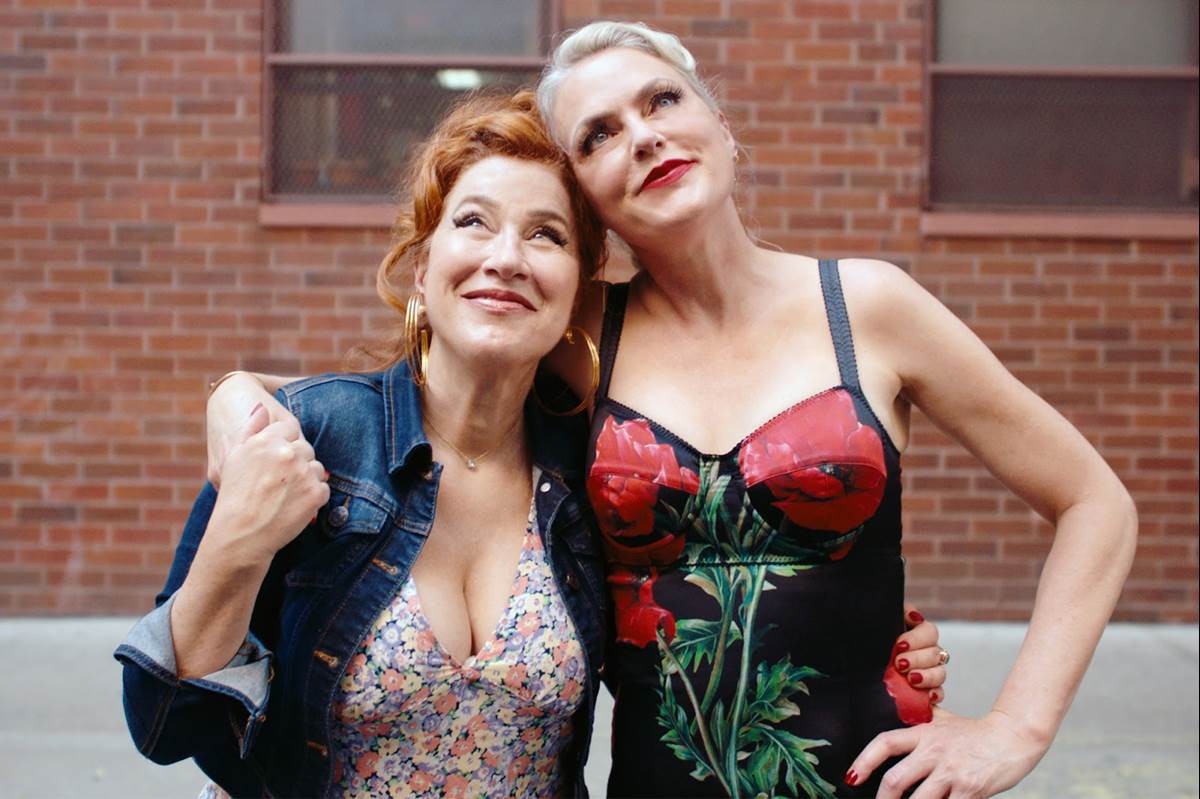 Elaine Hendrix and Lisa Ann Walter. Cedit: Ancestry Unfamiliar