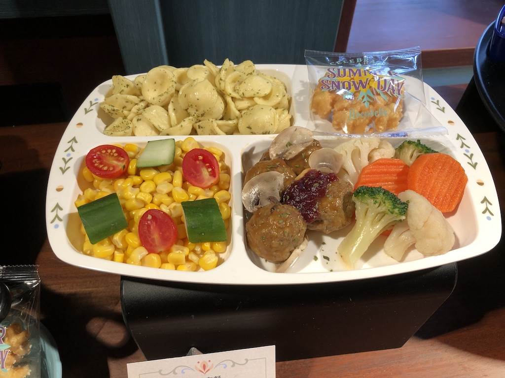 Kids pasta and meatball entree