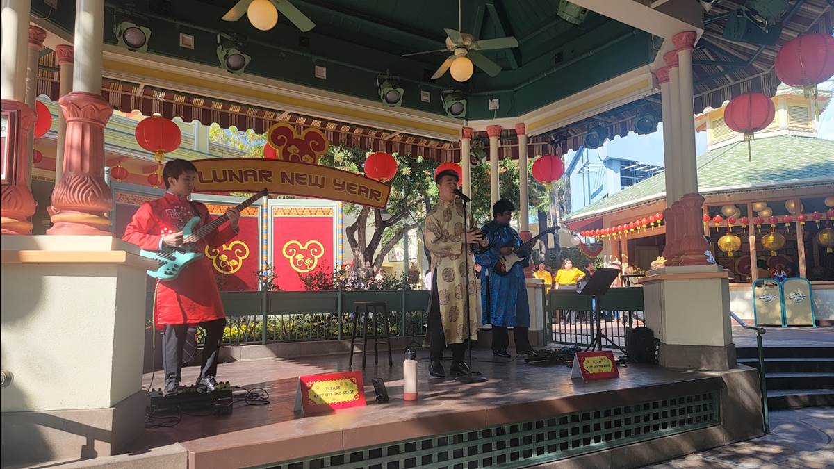Enjoyed the pop fusion songs of New Traditions in Paradise Gardens while sipping my coffee