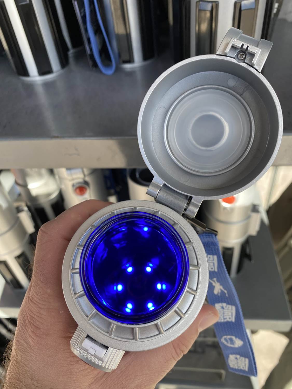 Lid opens for liquid and features blue light effect.