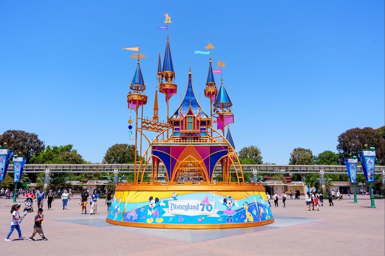 Danny Shuster, DLR Magazine