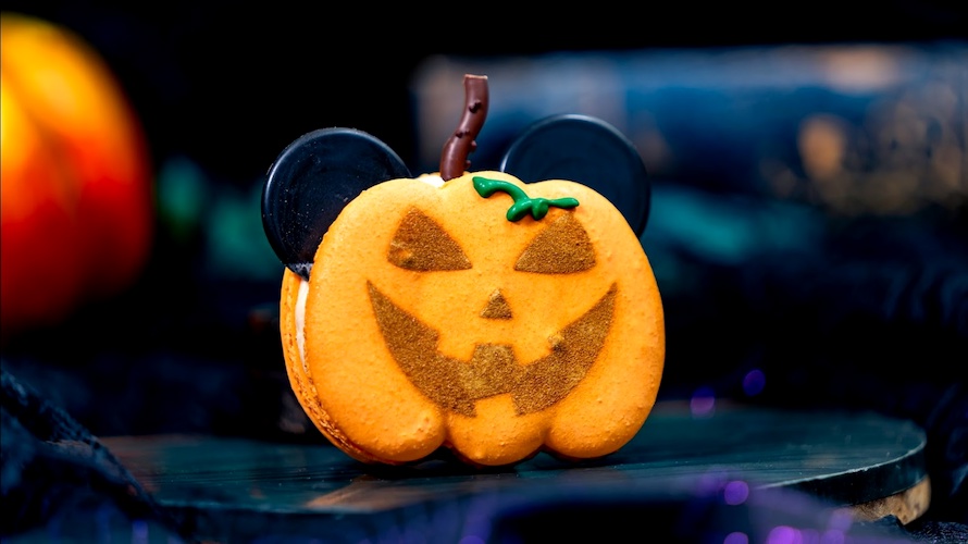 Jack-O’-Lantern Mickey Pumpkin Macaron